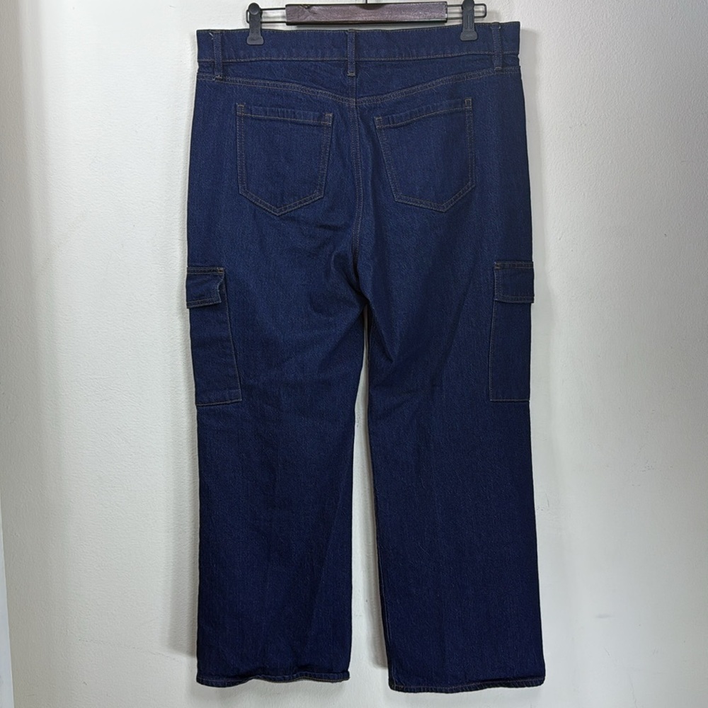 (R3) ANN TAYLOR
Wide-leg cargo jean with side pockets, size 12 P - Picture 5 of 16